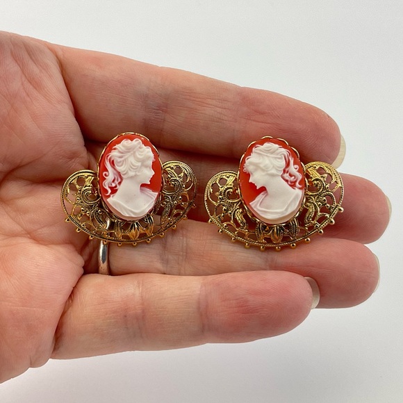 Resin Cameo Earrings, NOS, Gold Filigree Setting, Clip Ons, Victorian, Coquette - Picture 5 of 11